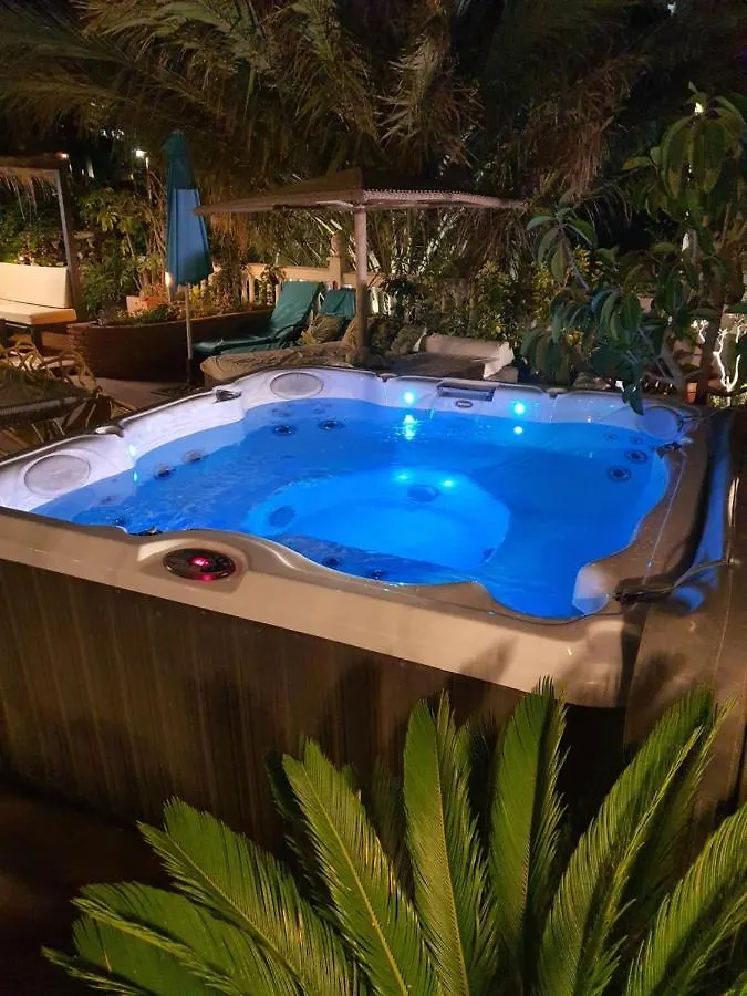 Majestic Villa By The Beach Heated Private Pool & Jacuzzi بينالماذينا